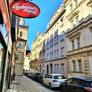 https://reznicka-apartments.praguehotelsweb.com