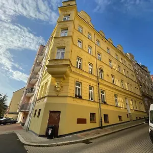 https://francis-apartment.karlovyvary-hotels.com