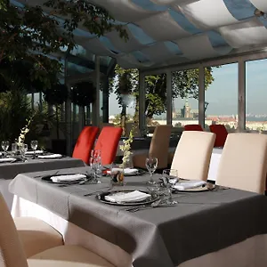 https://nebozizek-hotel-a-restaurant.praguehotelsweb.com